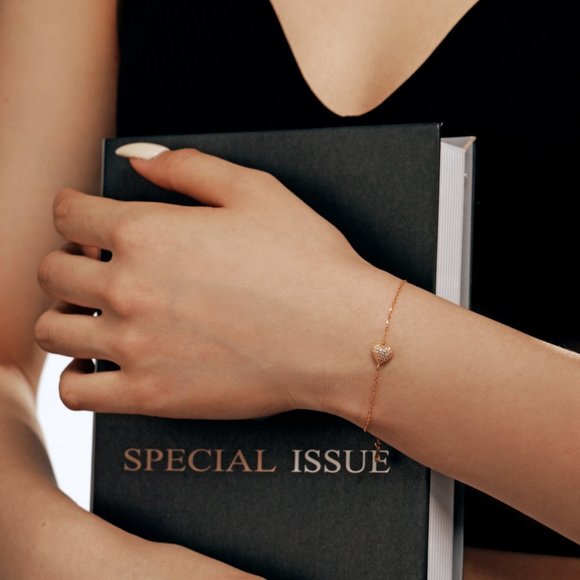 Sparkling Heart Pendant Bracelet - Picture 5 of 8